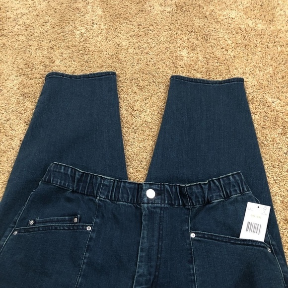 FRAYED JEANS/ NWT/ Frayed Denim
Barrel Straight-Leg Jeans / Dark Blue/size 10/30 - Picture 6 of 16